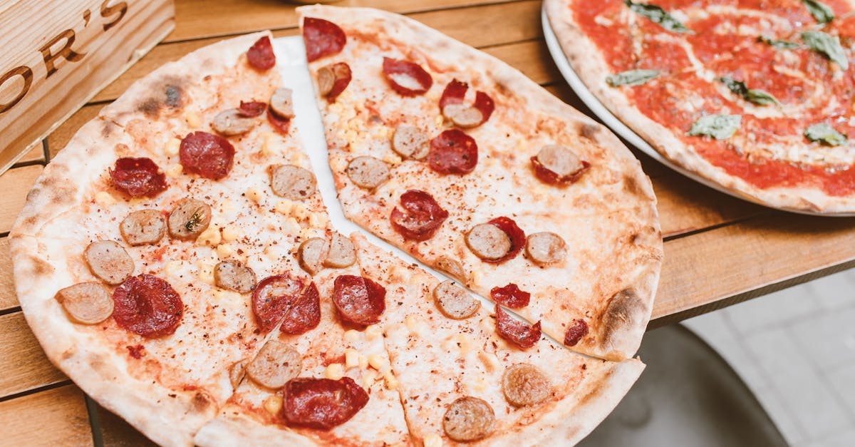 Préparer une Pizza Maison avec les Meilleurs Fromages