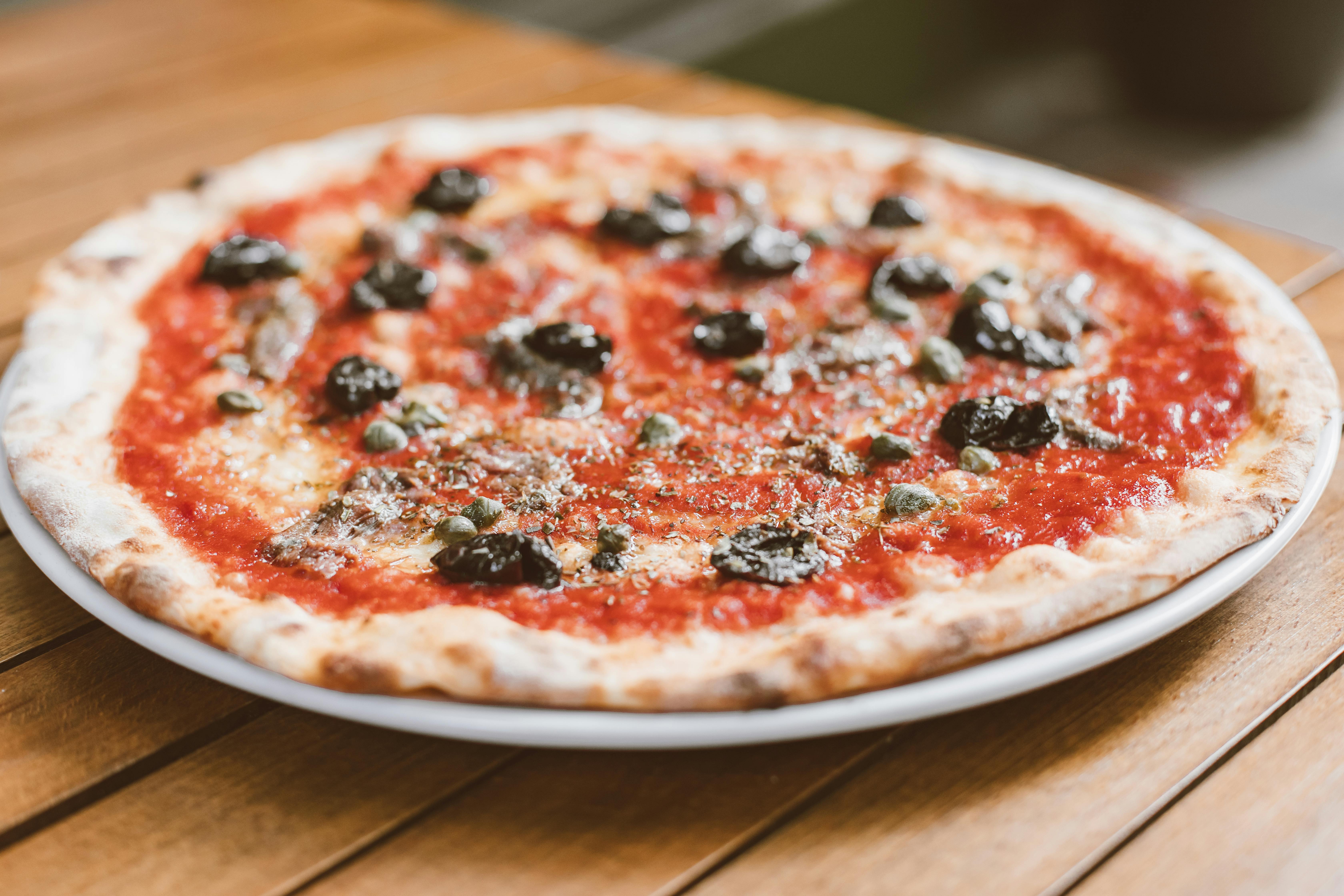 Four cheese pizzana white pizza