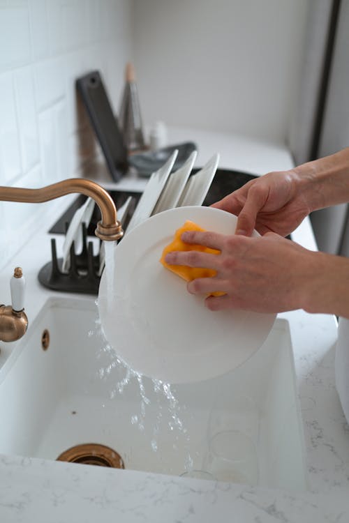 Cleaning of White Ceramic Plate