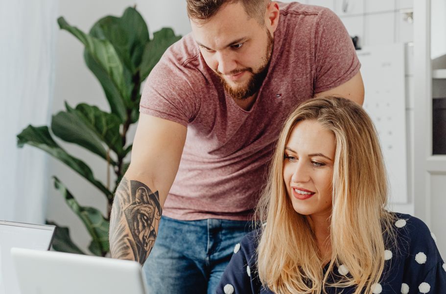 Online dating: starting a conversation on a niche platform