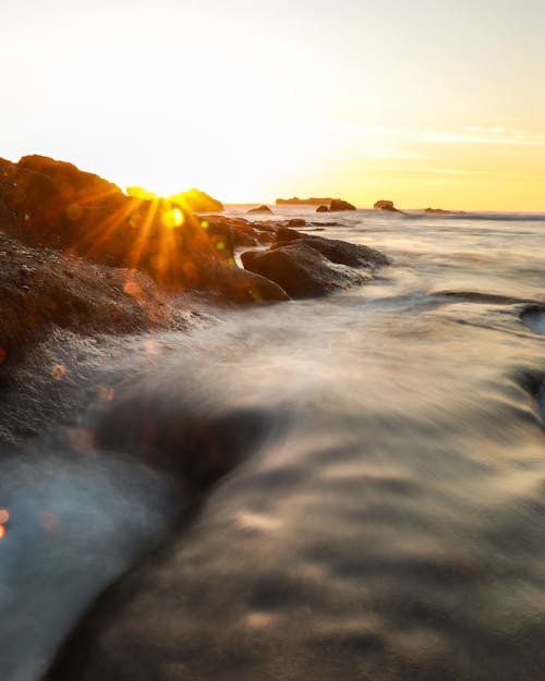 Foto profissional grátis de litoral, pôr do sol, por do sol da praia
