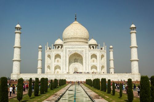 Free The iconic Taj Mahal in Agra, India, showcasing stunning Islamic architecture under a clear sky. Stock Photo