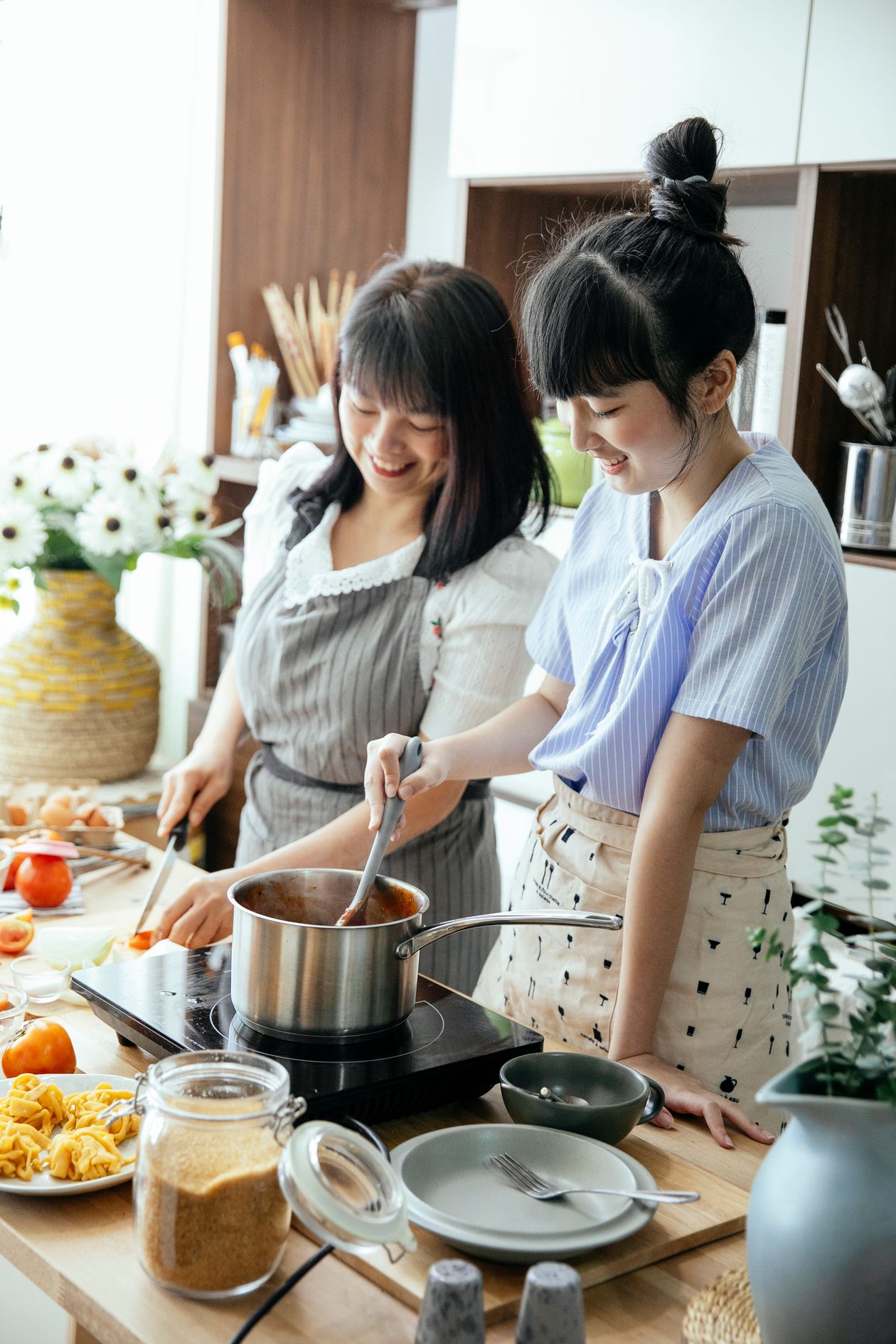 Pack regalo gourmet con anchoas del Cantábrico, caviar y conservas premium