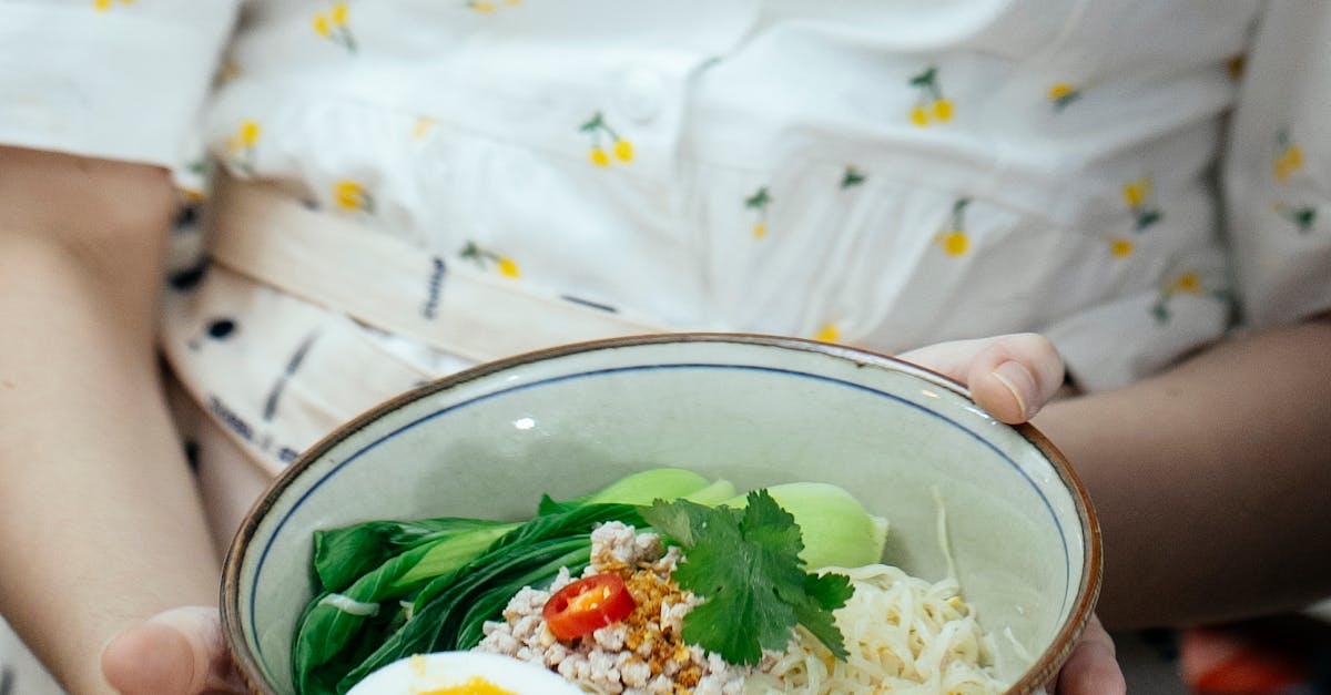 How to eat ramen noodles raw