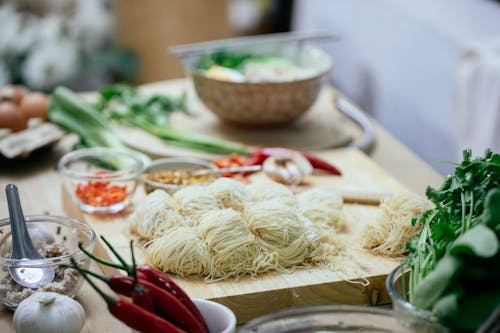 Pasta Sul Piatto In Ceramica Bianca