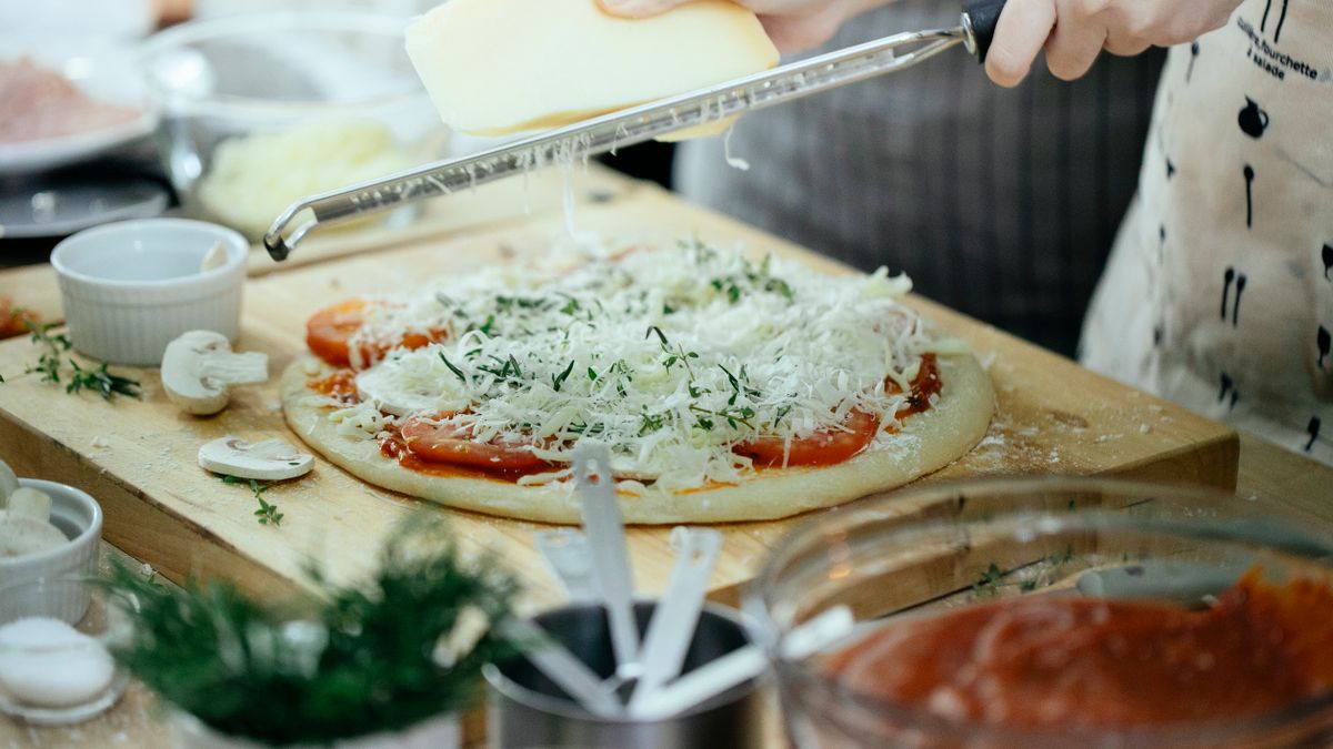 Puff pastry with mushrooms and grated cheese