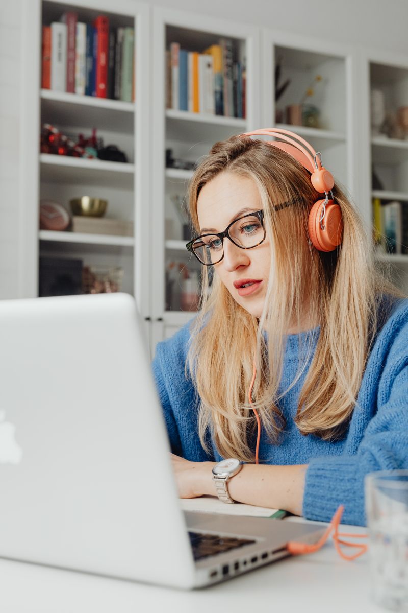 Hybrid unterrichten: Präsenz und Online fair einbinden — helpful reference illustration