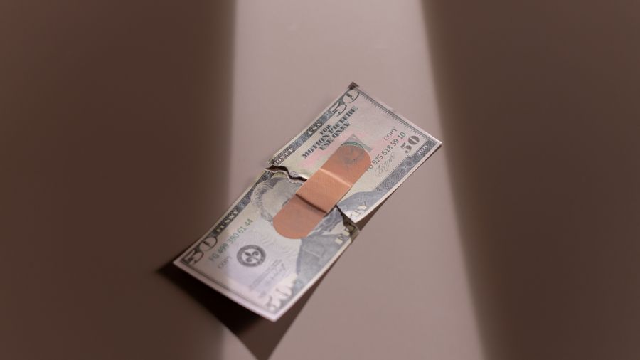 Self-Control and Money: Beating the Urge to Splurge in the Moment