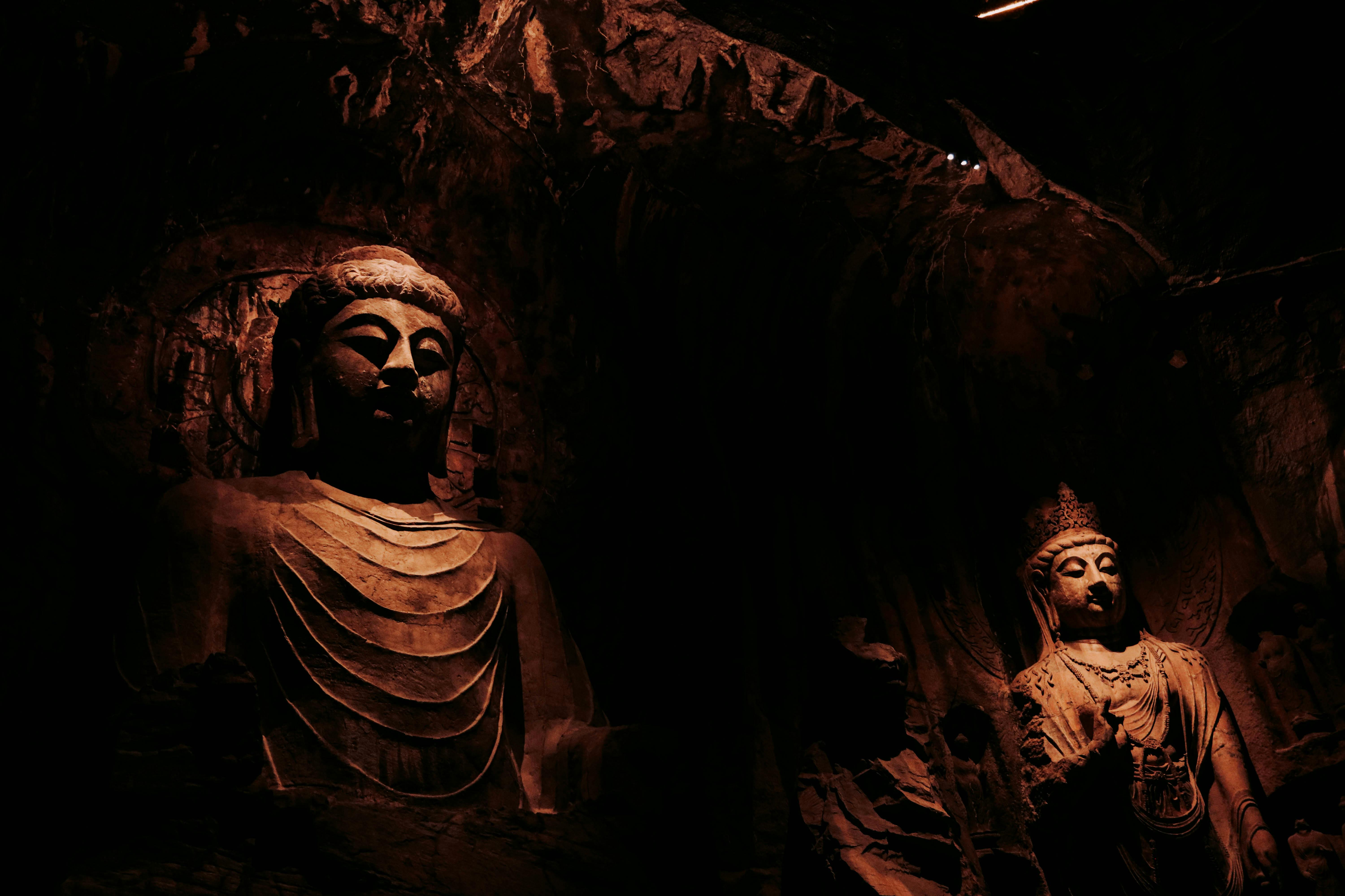 Pura Goa Lawah (Bat Cave Temple): A Sanctuary of Bats and Spirituality