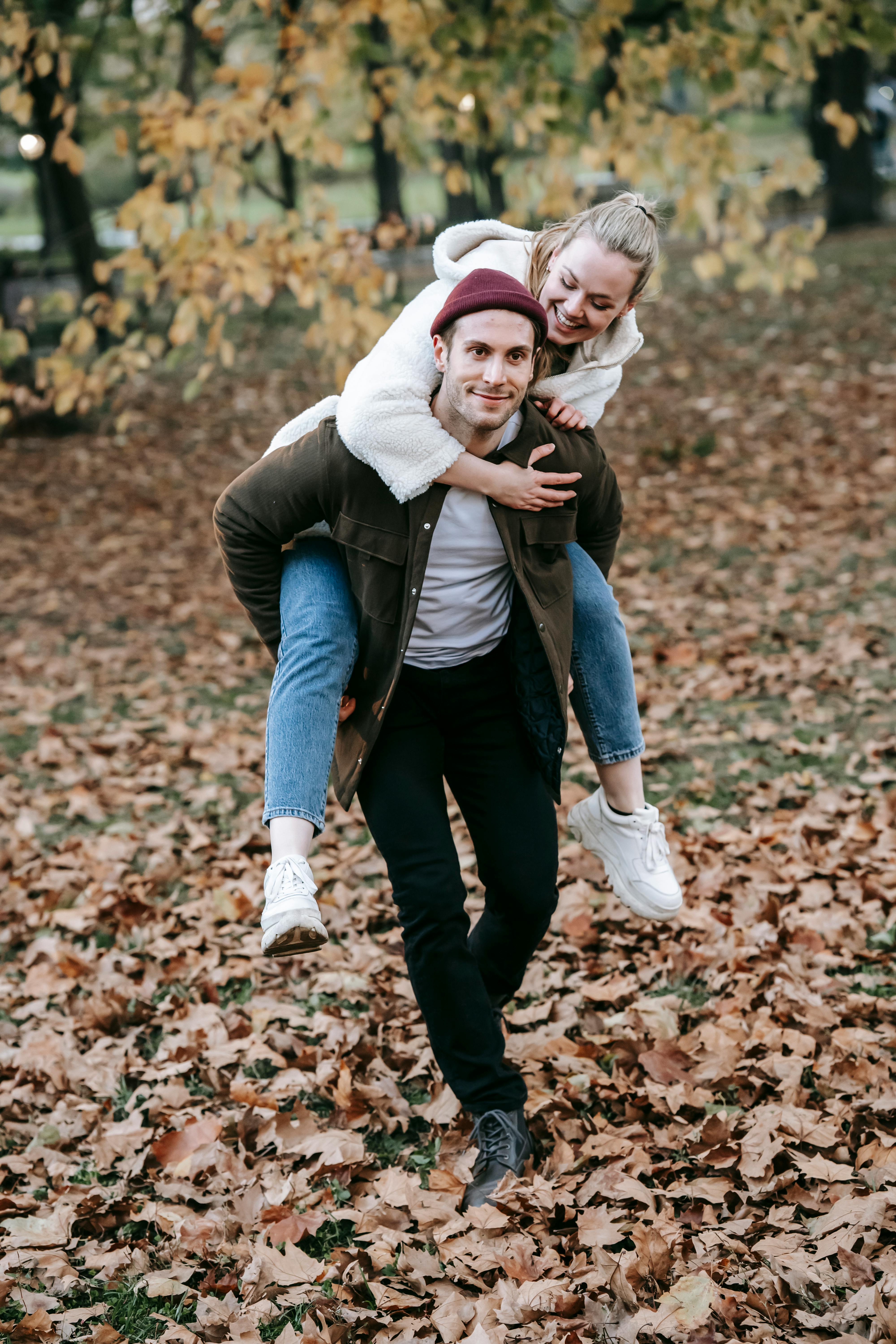 How much do I have to walk to lose 10 pounds in a month?