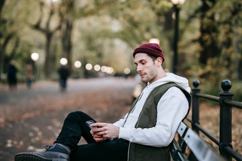 Free Focused young man with smartphone Stock Photo