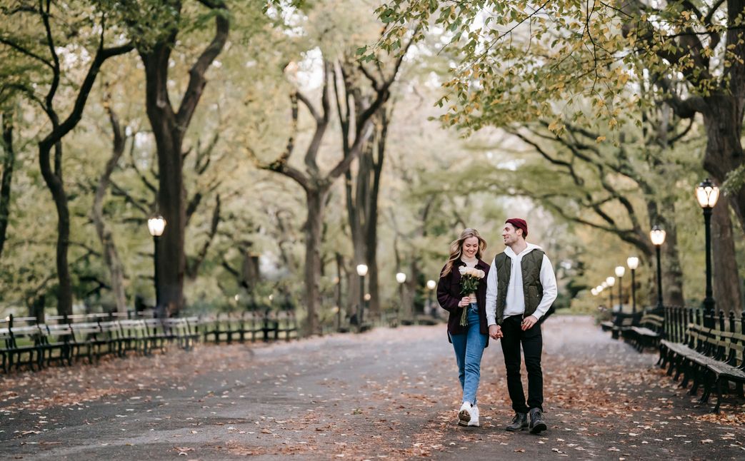 Online dating: starting a conversation on a niche platform