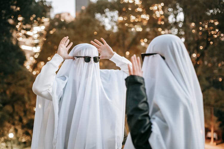 Unrecognizable Funny Couple In Ghost Costumes