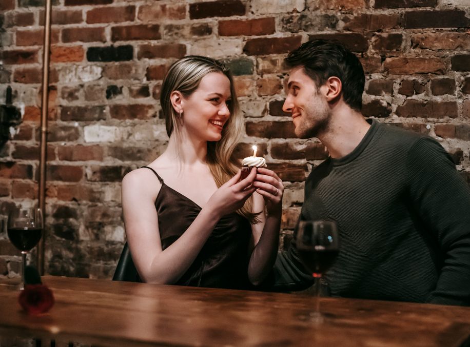 Online dating: starting a conversation on a niche platform