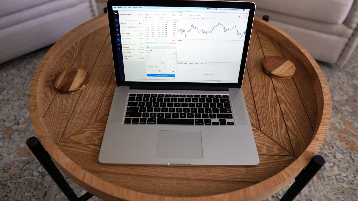 Forex Trading Software: Choosing Between Desktop and Web