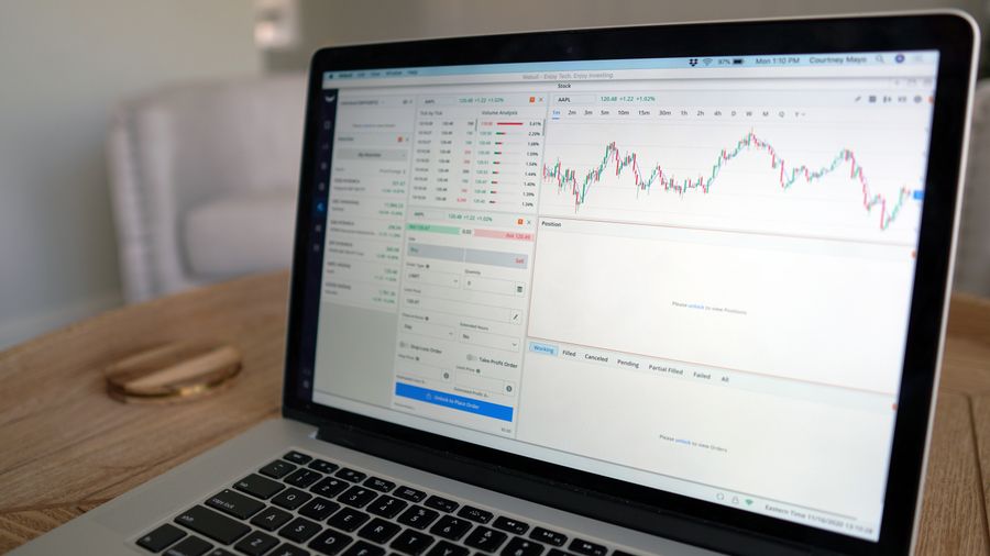 The Information Edge in Forex: What Traders Actually Track