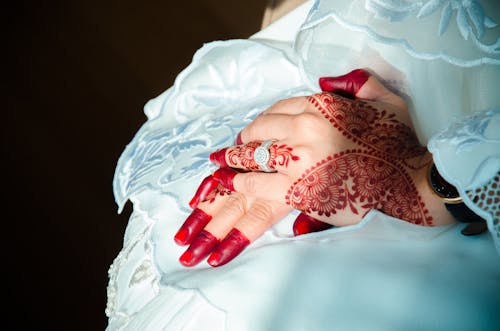 Gratis lagerfoto af bryllup, hænder, henna tatoo