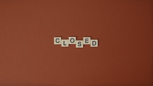 Free Brown Surface with the Text Closed Stock Photo