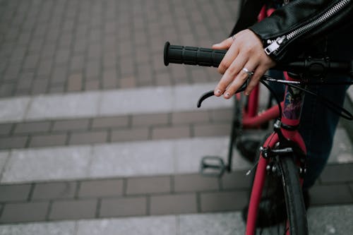Kostnadsfri bild av ansiktslösa, cykel, cyklist
