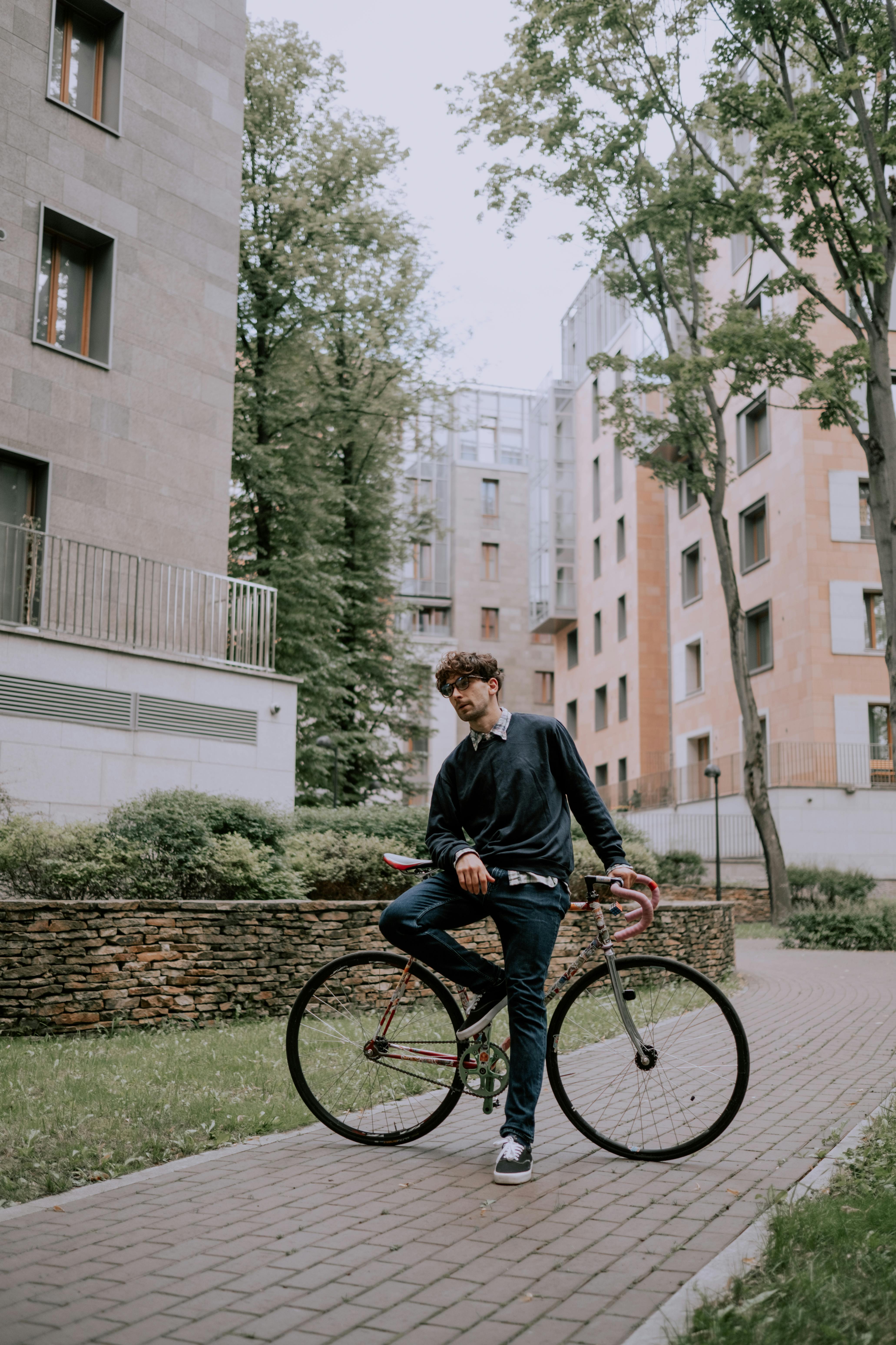Cycling Photography Poses - ShutterHow