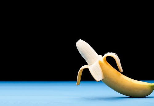 Fotobanka s bezplatnými fotkami na tému banán, čerstvý, čierne pozadie