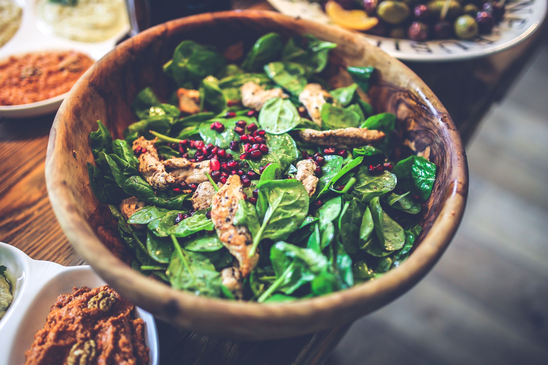 Salad: pomegranate, chicken, spinach