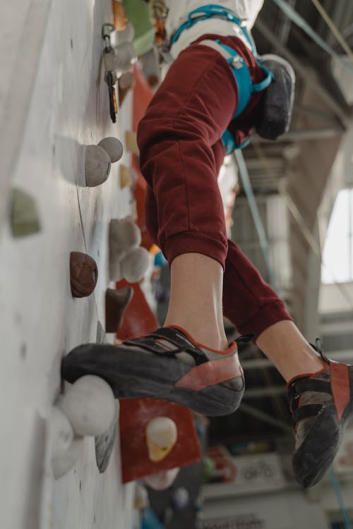 Foto profissional grátis de alpinista, apertos, arreios