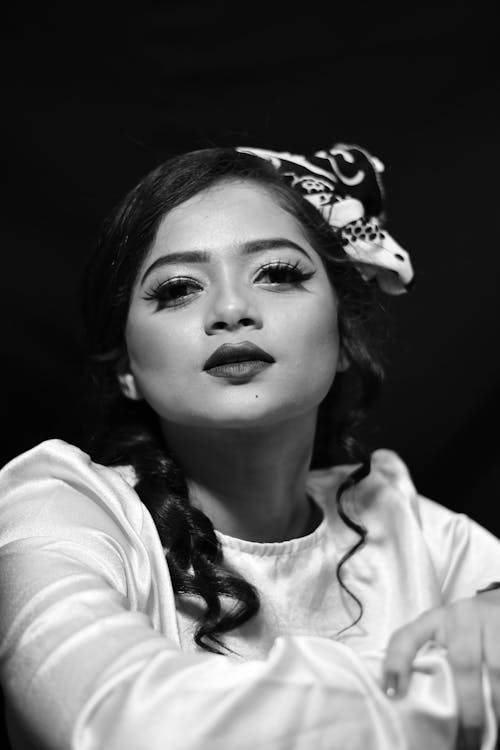 Foto stok gratis grayscale, hitam & putih, kaum wanita