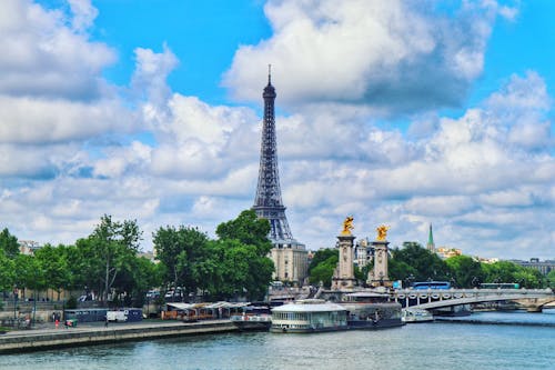 Foto stok gratis awan, menara Eiffel, objek turis