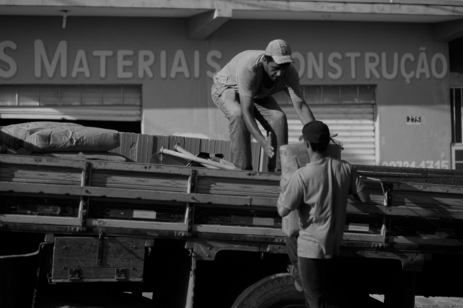 Touring Stagehands and the W-2/1099 Trap: Multi-State Misclassification