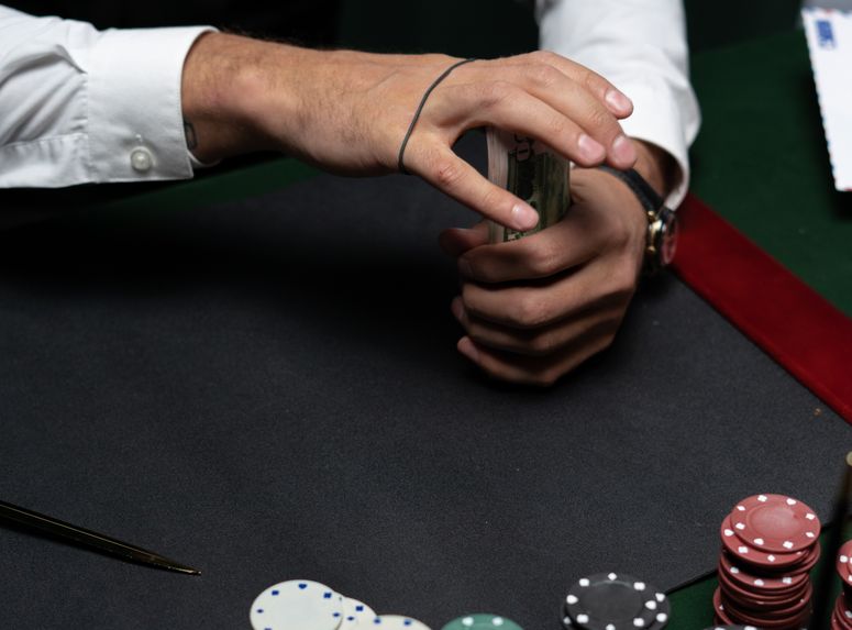 Online Casino: Spielautomaten und Live-Spiele im Überblick