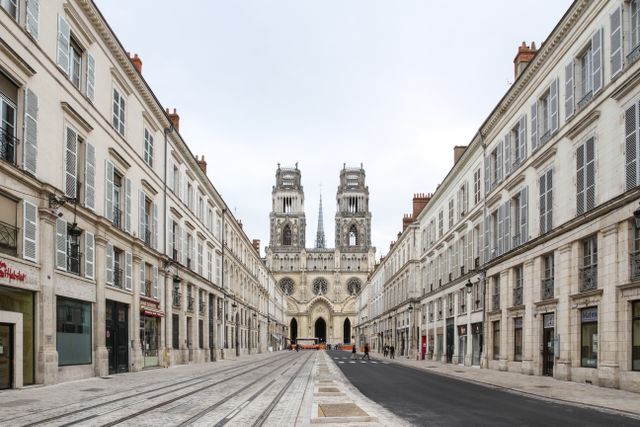 Une centaine de militants antifascistes se rassemblent à Orléans malgré l'interdiction