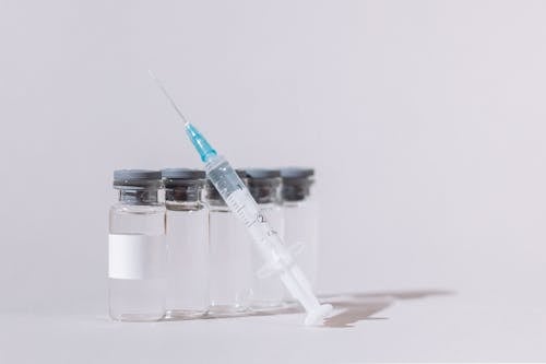 Covid 백신 병 및 주사기