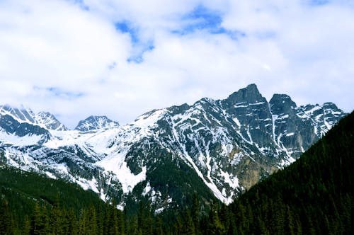 Ingyenes stockfotó fehér felhők, festői kilátás, havas hegyek témában Stockfotó