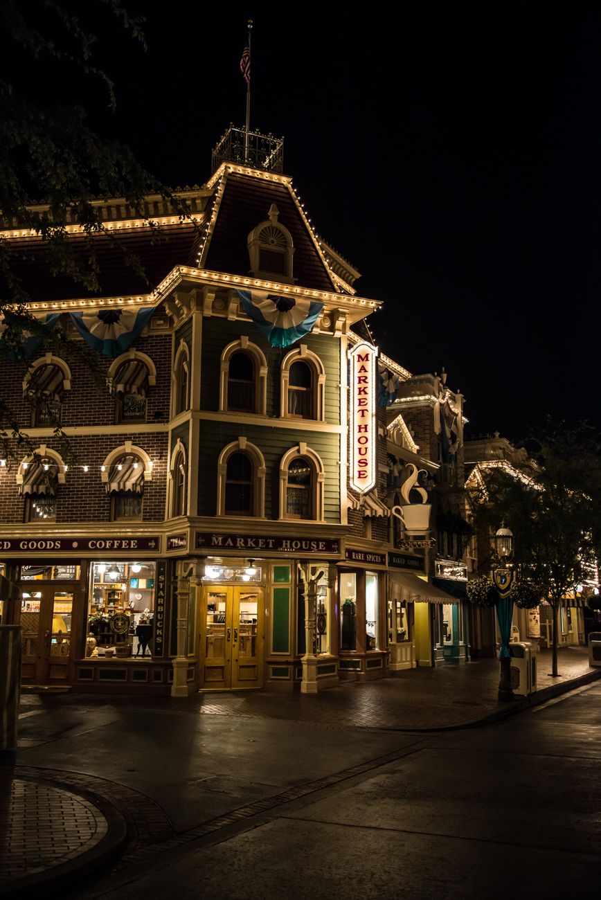 ディズニーランドで定番の食べ歩きフード