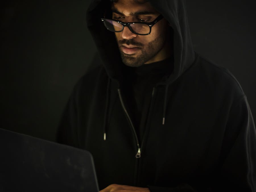Can a hacker view my screen?
