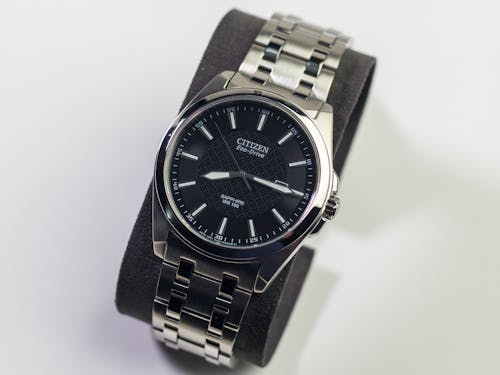 Gratis lagerfoto af Analogt ur, armbåndsur, chrome Lagerfoto