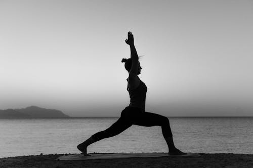 Bezpłatne Darmowe zdjęcie z galerii z czarno-biały, fitness, joga Zdjęcie z galerii
