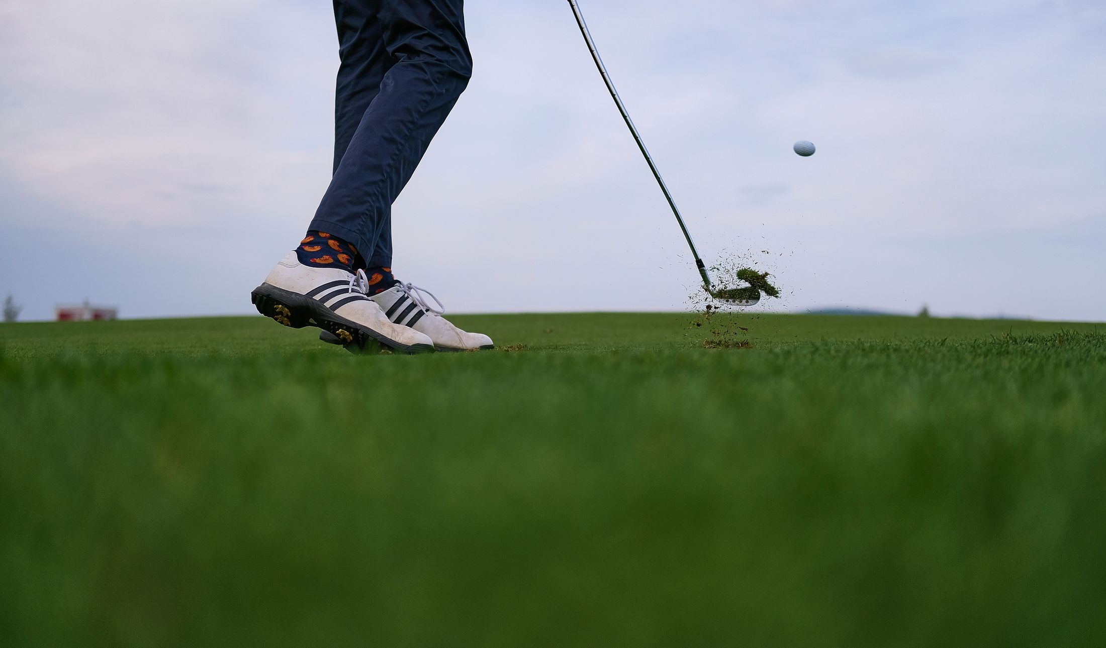 Golfer generating speed through a powerful full swing