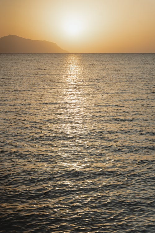 akşam karanlığı, altın saat, deniz içeren Ücretsiz stok fotoğraf