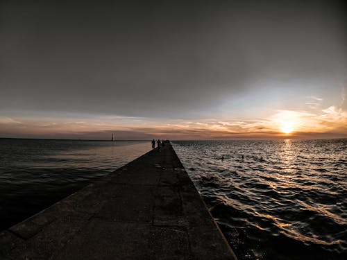 Kostenloses Stock Foto zu leuchtturm, see, sonnenuntergang