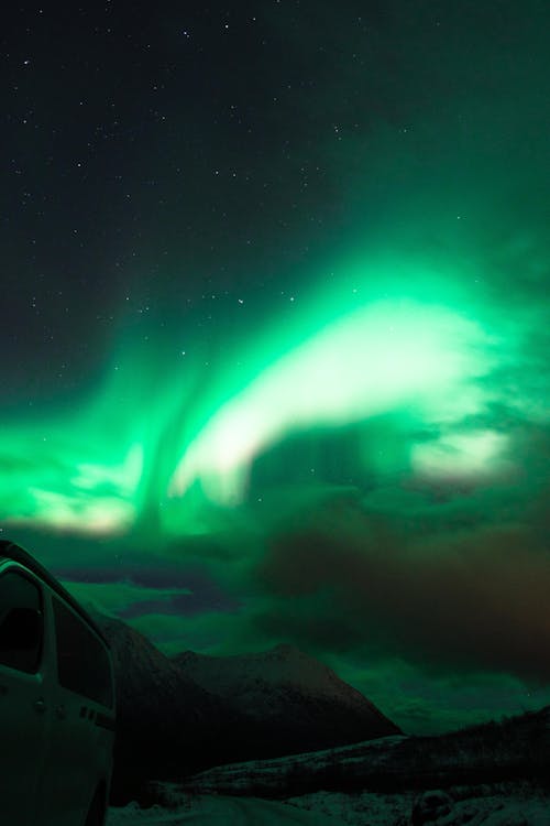 Free Aurora borealis, dağ, dikey atış içeren Ücretsiz stok fotoğraf Stock Photo
