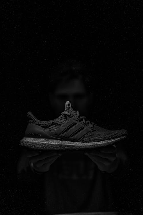 Gratis stockfoto met adidas, grijs, iemand