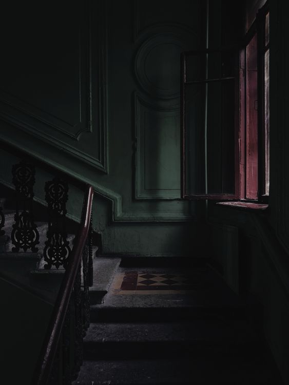 Dark Spooky Staircase · Free Stock Photo