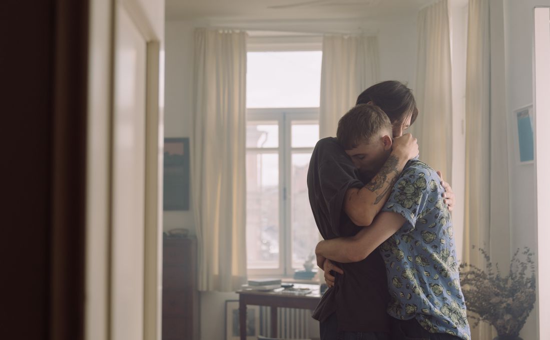 Online dating: starting a conversation on a niche platform