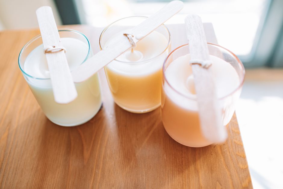 DIY soy candle with a printable label on a tray - simple DIY gift DIY soy candle with a printable label on a tray - simple DIY gift