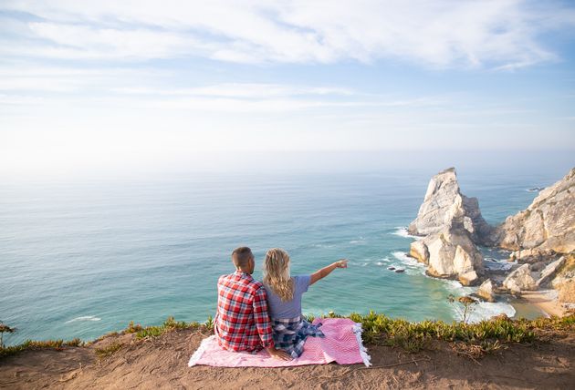 Online dating: starting a conversation on a niche platform