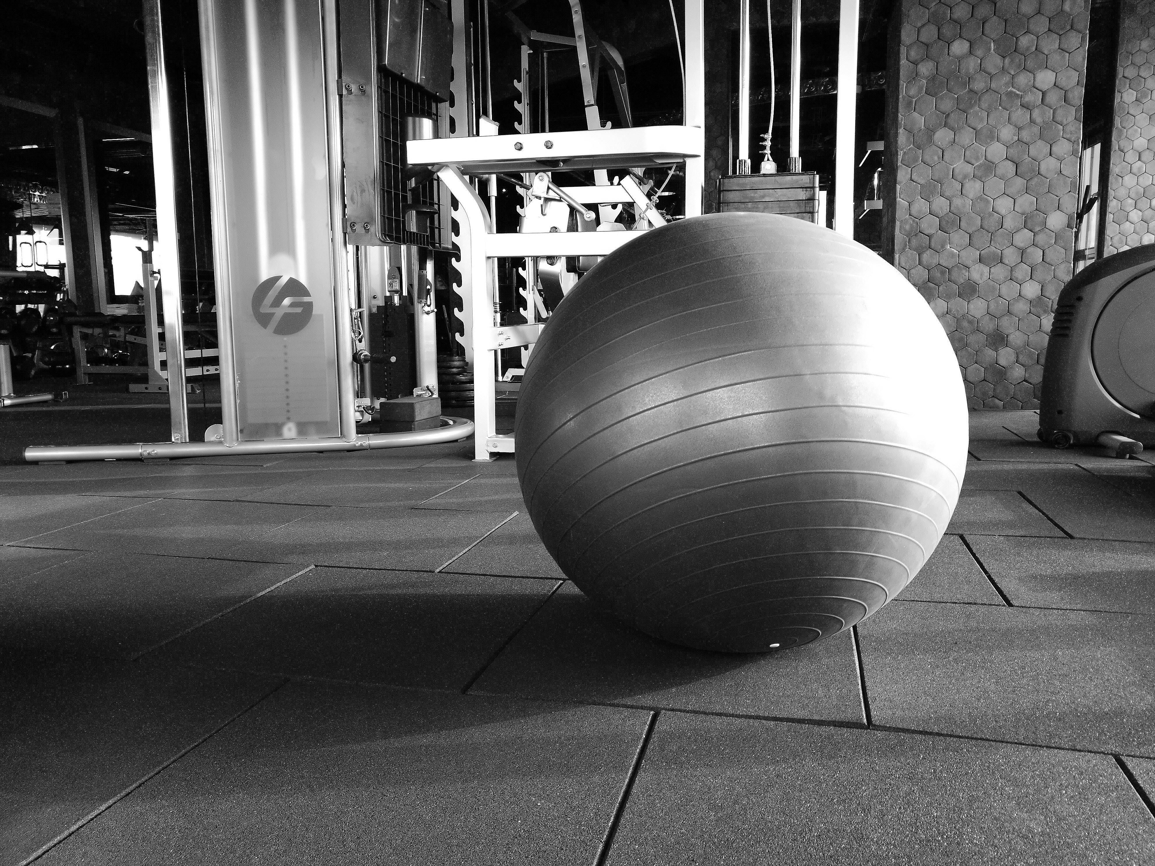 Photo Gratuite De Balle De Gymnastique Noir Et Blanc Photo Monochrome Photo Gratuite De Balle De Gymnastique Noir Et Blanc Photo Monochrome