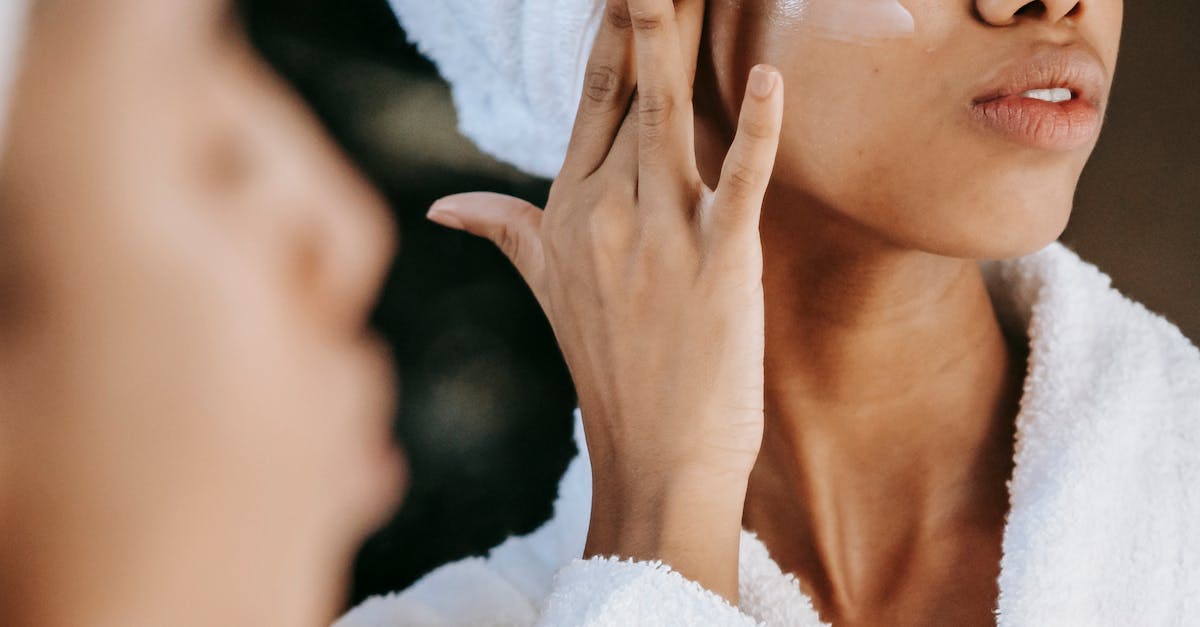 How to apply eye cream Clinique
