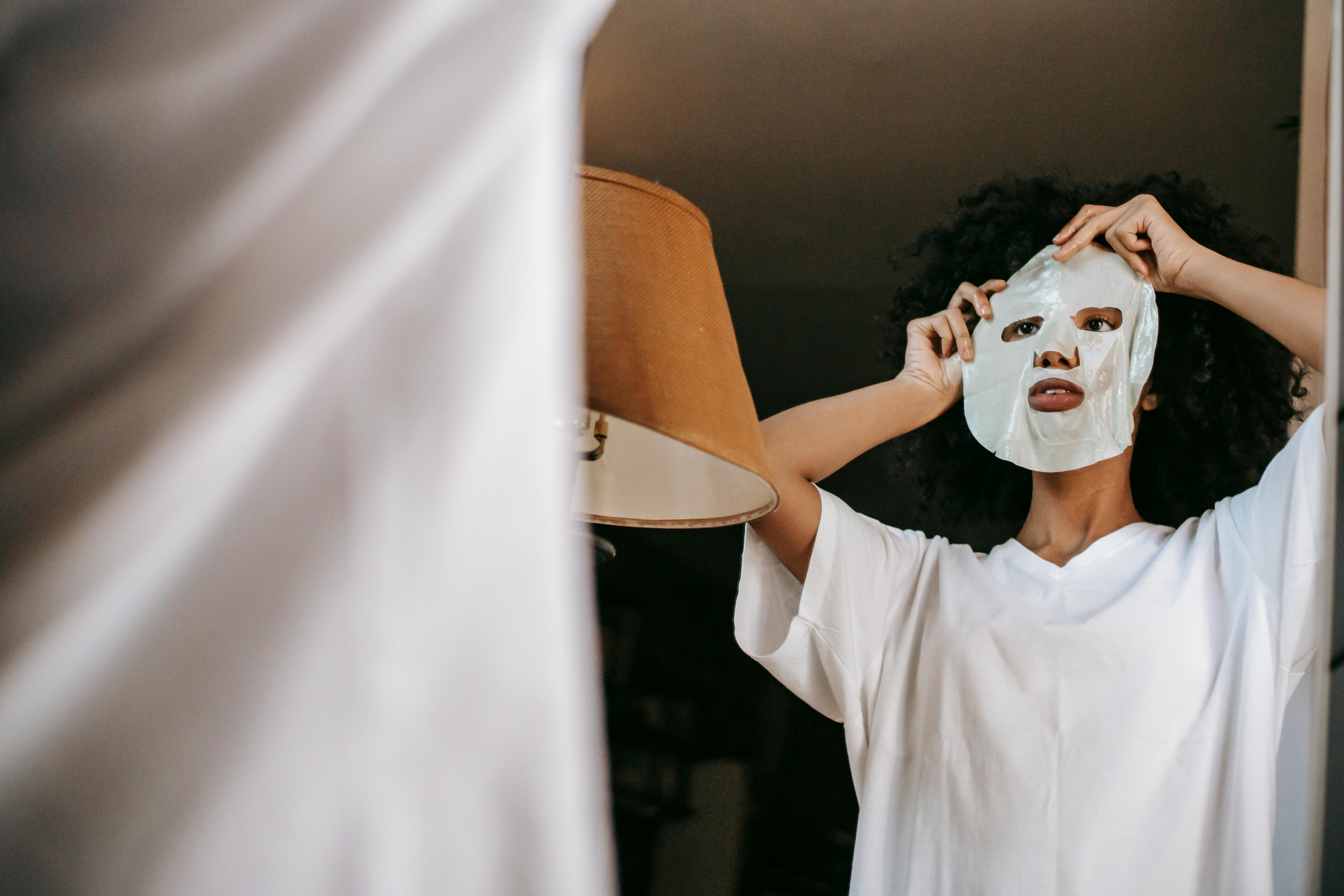 Can a 70 year old woman have a flat stomach?